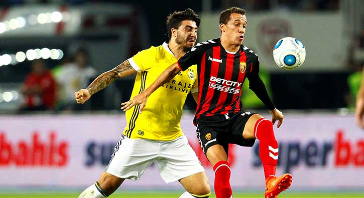 Fenerbahçe'de Ozan Tufan protestosu