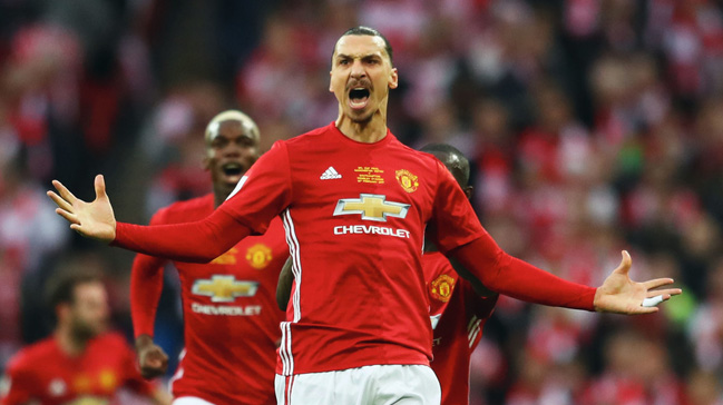 Zlatan Ibrahimovic bir yıl daha Manchester United'ta