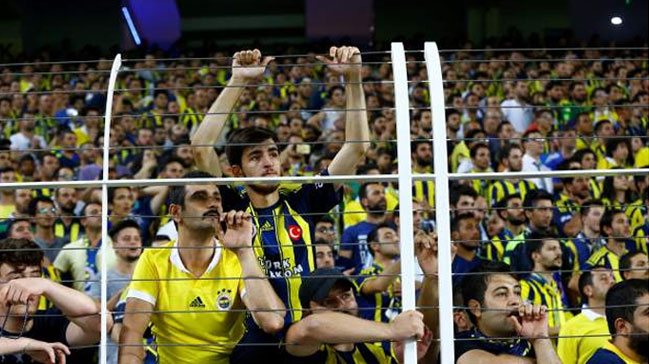 Fenerbahçe tribünlerinde 'Yönetim istifa' sesleri