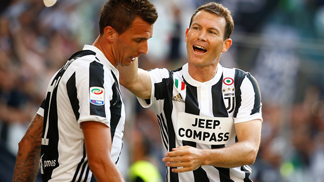 Beşiktaş Lichtsteiner'in peşine düştü