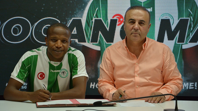 Lebogang Manyama 3 yıllık imzayı attı