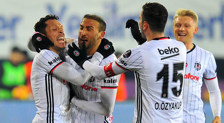 Gökhan Gönül ve Adriano Karabükspor maçında yok