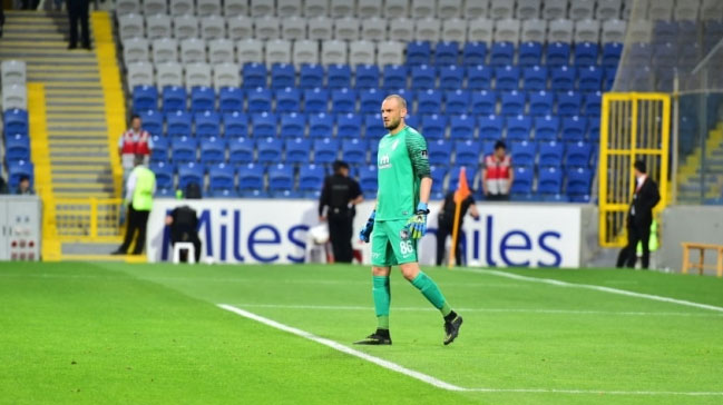 Başakşehir'de son gün iki ayrılık birden