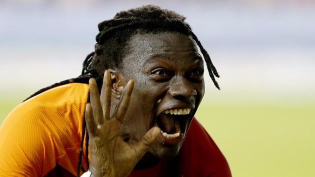 Gomis, Neymar ve Cavani'yle kapışıyor