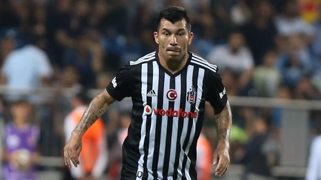 Medel Şenol Güneş'ten forma istiyor