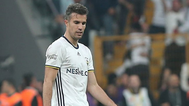 Fenerbahçe Van Persie'ye kapıyı gösterdi