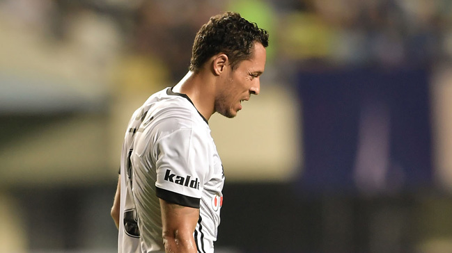 Beşiktaş'a derbi öncesi Adriano şoku!