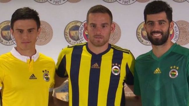 Fenerbahçe üç isim için imza töreni düzenledi