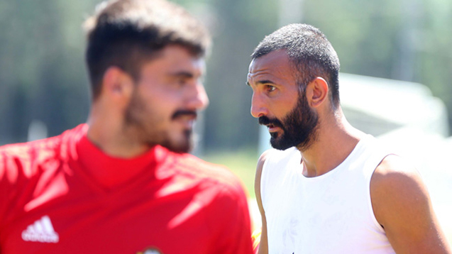 Bir kavga olayı daha! Yalçın Ayhan kulüp şoförüne saldırdı