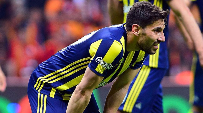Fenerbahçe'nin yeni sol beki Şener Özbayraklı oluyor