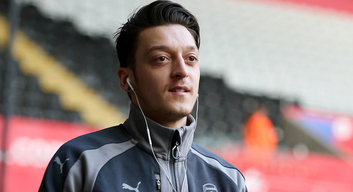 Mesut Özil'in yeni adresi Manchester United oluyor