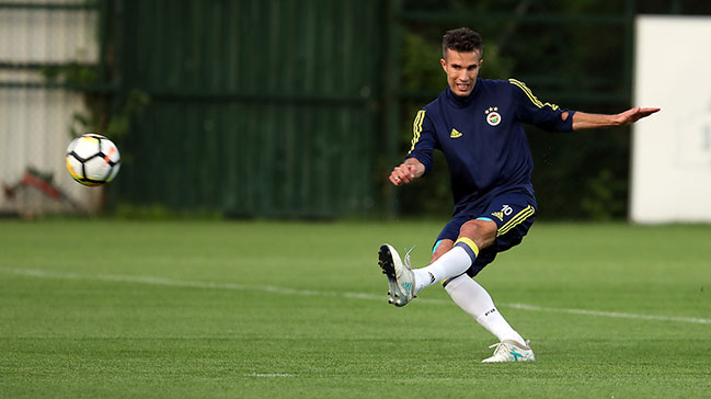 Van Persie Feyenoord ile el sıkıştı