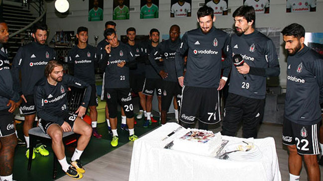 Beşiktaş'ta tecrübeli kaleci Tolga Zengin'e sürpriz doğum günü