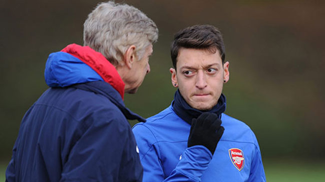 Arsene Wenger, Mesut Özil'e sahip çıktı!