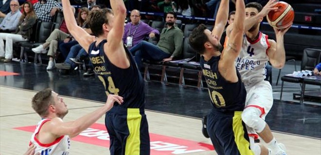 Anadolu Efes'ten Fenerbahçe Doğuş'a ağır darbe! 84-80