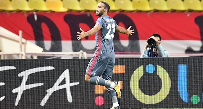 Cenk Tosun haftanın oyuncusuna aday gösterildi