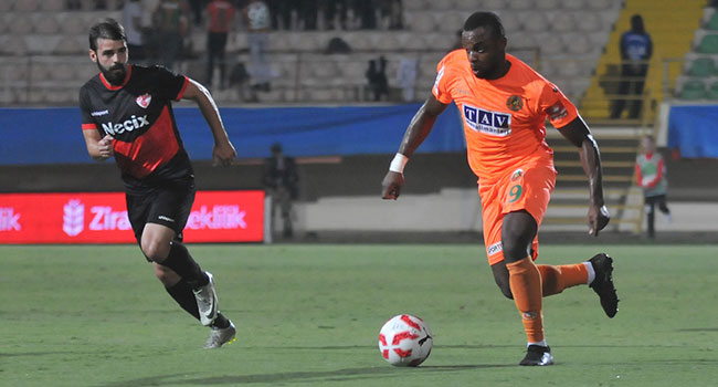 Vagner Love Alanyaspor'u sırtlamaya devam ediyor