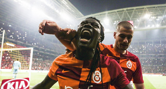 Bafetimbi Gomis krallıkta iddiasını sürdürüyor