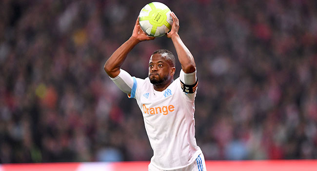 Fenerbahçe, Patrice Evra'nın peşinde