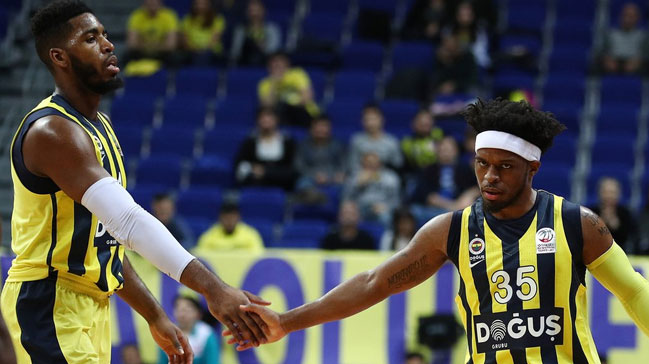 Fenerbahçe ezdi geçti! Fenerbahçe Doğuş: 82 Demir İnşaat Büyükçekmece: 59