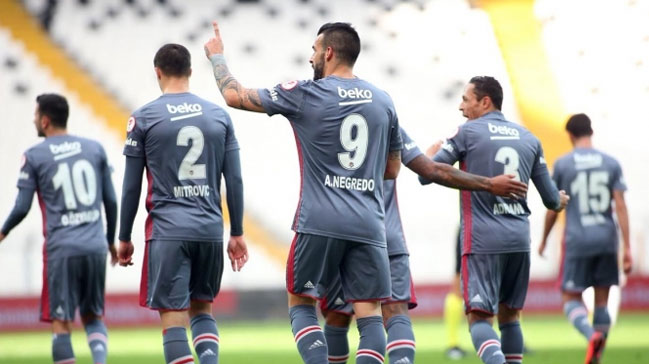 Beşiktaş, Manisaspor'a gol oldu, yağdı!