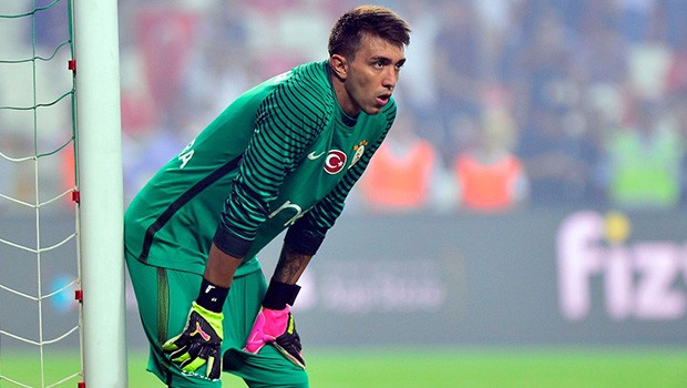 Muslera'ya son uyarı! 'Yan toplara dikkat Nando'