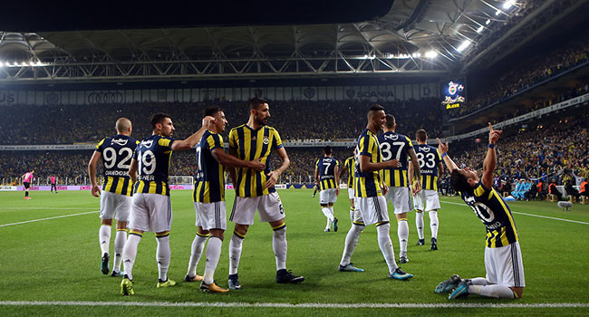 Fenerbahçe'den zirveye 4 gollü mesaj!