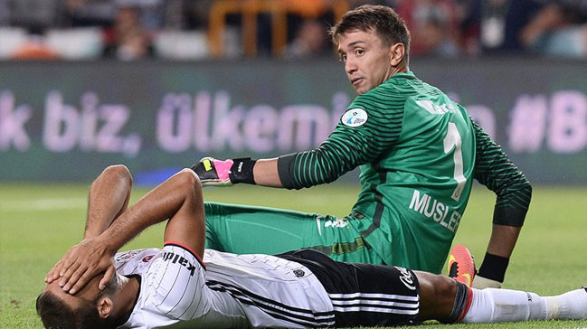 Galatasaray'da Muslera görüşme odasına