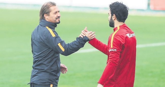 Galatasaray Kulübü Ayhan Akman'ın burnunun kırıldığını açıkladı