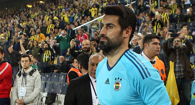 Fenerbahçe, Volkan Demirel'in sözleşmesini uzatıyor