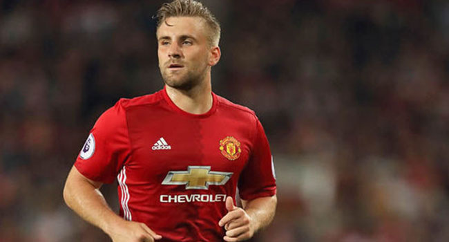 Phil Neville, Luke Shaw'ın ManU'da kalacağını açıkladı
