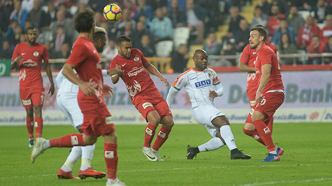 Antalyaspor, Alanyaspor'u mağlup etti