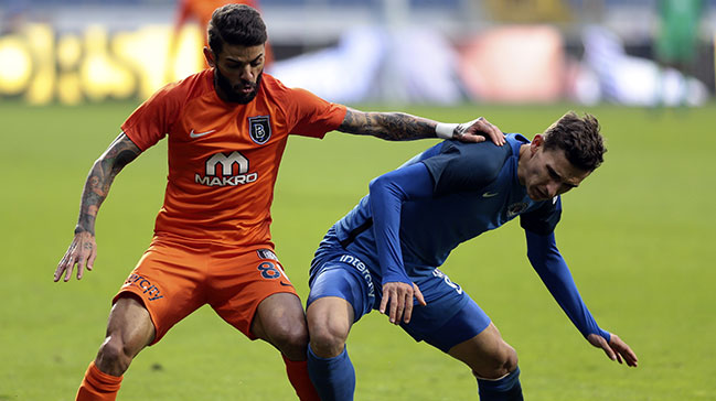 Başakşehir Paşa'yı devirdi, ilk yarıyı lider kapattı!