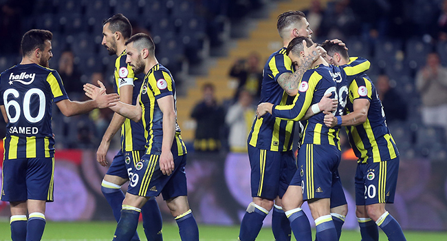 Fenerbahçe, İstanbulspor'u 2-0 mağlup etti ve rövanş için büyük avantaj yakaladı