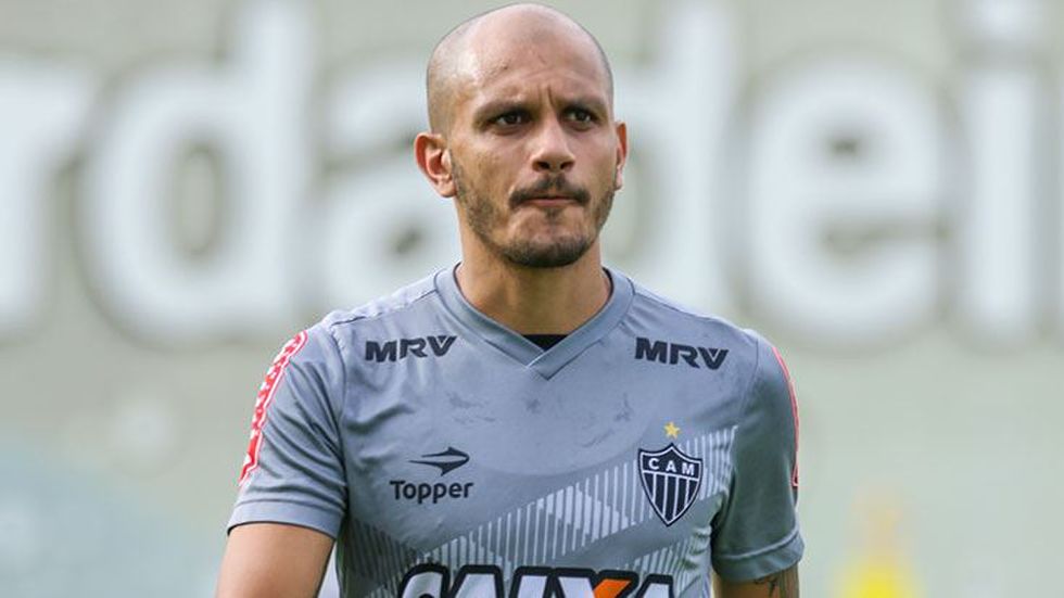Fenerbahçe'de yeni sol bek hedefi Fabio Santos