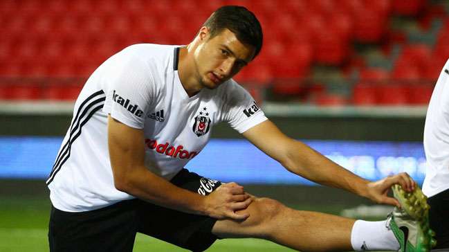 Beşiktaş'ta Mitrovic'e talip çıktı