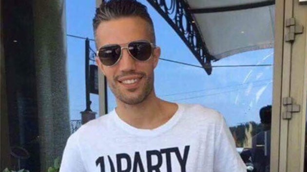 Van Persie'nin giydiği tişört Fenerbahçelileri ayağa kaldırdı