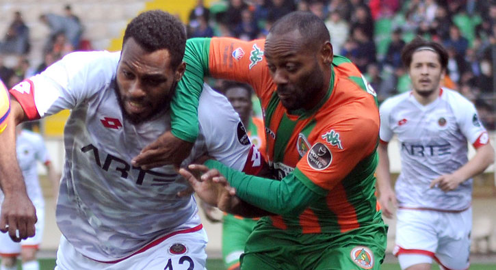 Alanyaspor'a Vagner Love şoku! Flamengo'ya imza attı