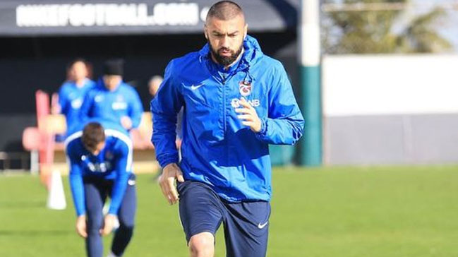 Burak Yılmaz'dan flaş açıklama! ' Transfer teklifi alan bir futbolcunun gitme ihtimali de vardır'