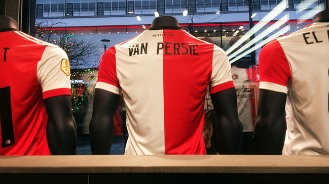 Feyenoord Robin van Persie formalarını satışa çıkardı