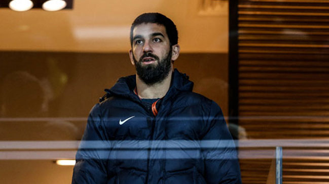 Arda Turan tribünden izledi!