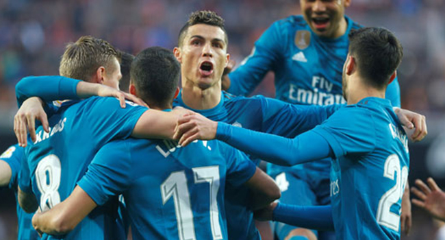 Real Madrid, Valencia'yı deplasmanda 4 golle geçti