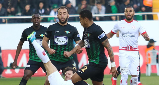 Akhisarspor ile Antalyaspor puanları paylaştı