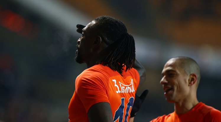 Adebayor'un asker selamı gönülleri fethetti