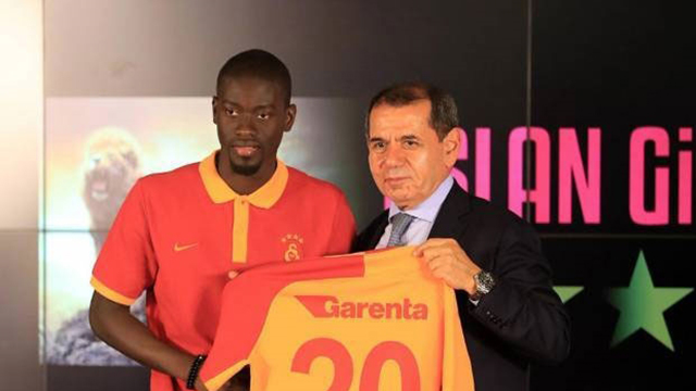 Dursun Özbek'in borcunu Ndiaye ödedi
