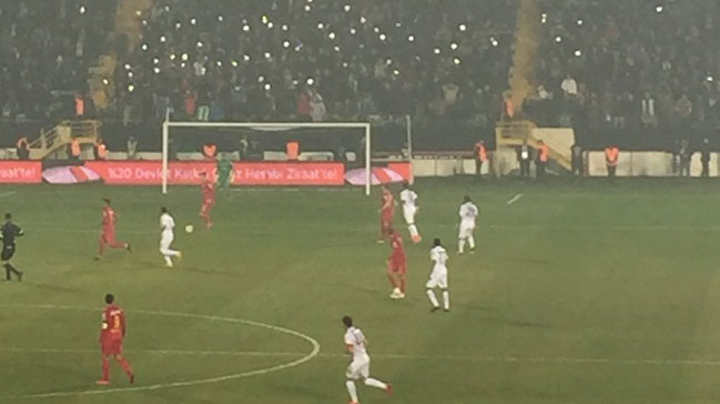 Akhisarspor 1-0 yendi avantajı kaptı