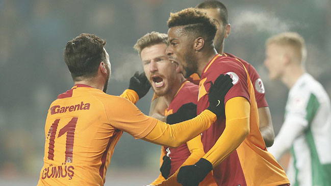 Galatasaray galibiyeti son dakikada kaçırdı!