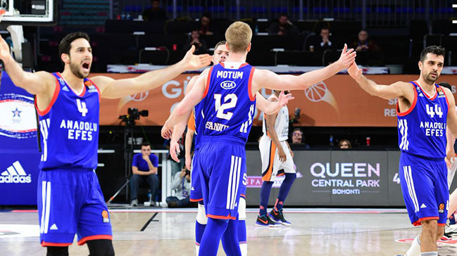 Anadolu Efes Valencia'ya acımadı