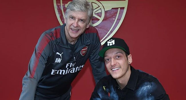 Mesut Özil attığı imzayla Arsenal tarihine geçti