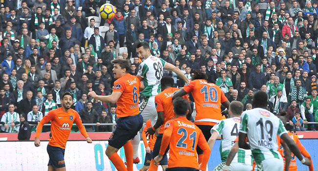Medipol Başakşehir, son dakika golüyle Atiker Konyaspor ile 1-1 berabere kaldı